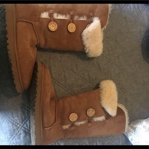 UGG women’s Bailey Button Triplet boots
